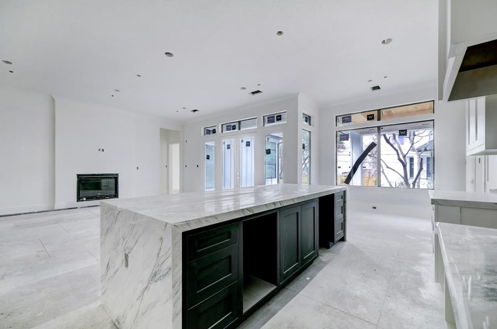 1115 Timbergrove Ln, Houston TX  77008-6361 exterior