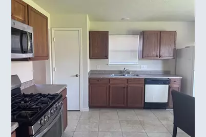 16127 Eaglewood Spring Court, Houston, TX 77083 - Photo 5