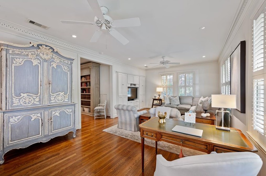 4814 Yoakum Blvd, Houston TX  77006-2740 exterior