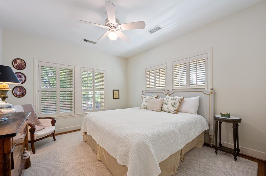 4814 Yoakum Blvd, Houston TX  77006-2740 exterior