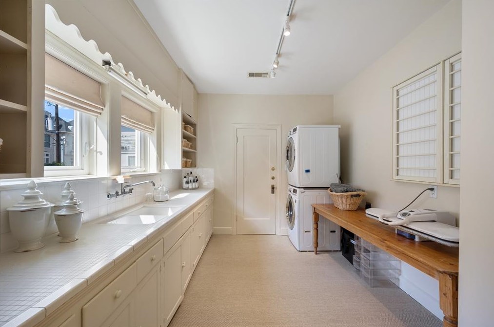 4814 Yoakum Blvd, Houston TX  77006-2740 exterior