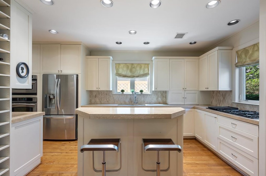 4814 Yoakum Blvd, Houston TX  77006-2740 exterior