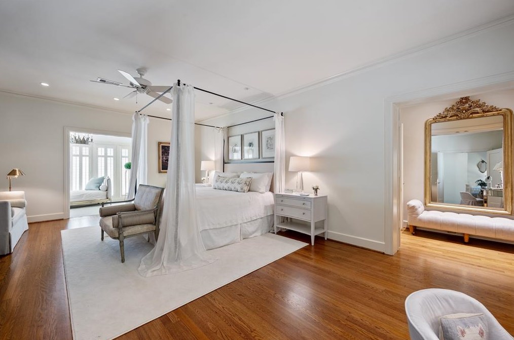 4814 Yoakum Blvd, Houston TX  77006-2740 exterior