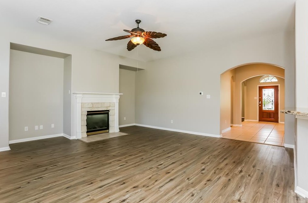 13207 Castlecombe Dr, Houston TX  77044-4948 exterior
