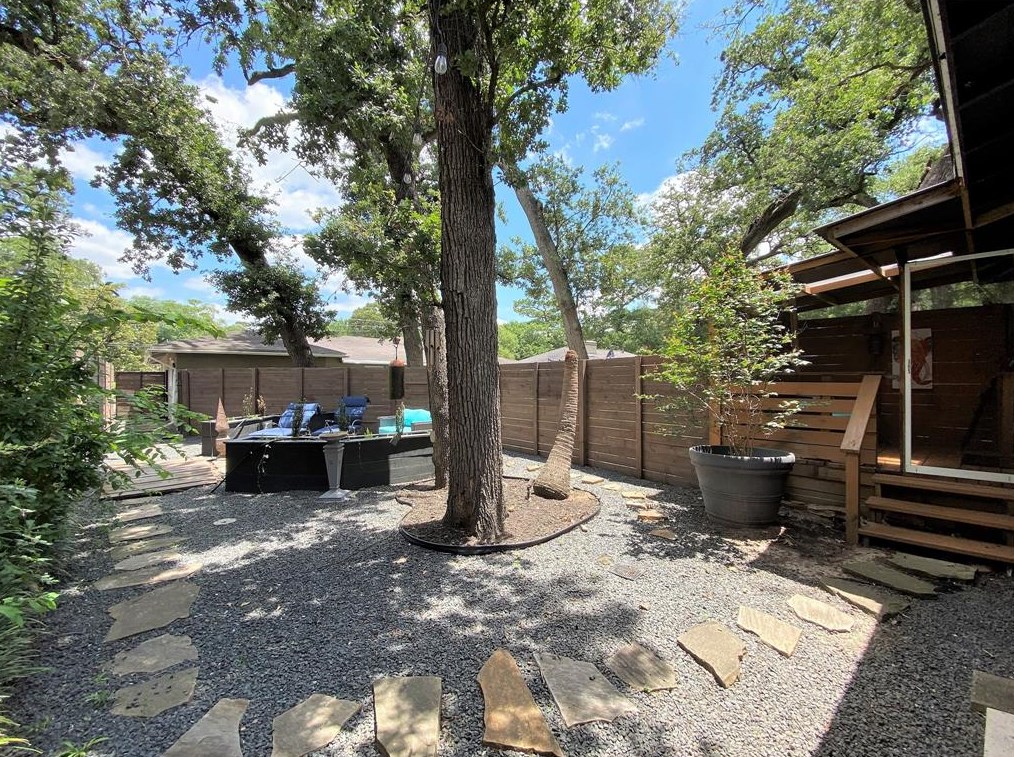 4019 Ascot Ln, Houston TX  77092-8309 exterior