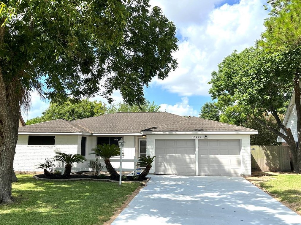 10922 Sagewind Dr, Houston TX  77089-3823 exterior