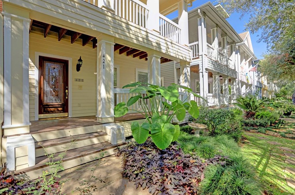 421 Westmoreland St, Houston TX  77006-4520 exterior