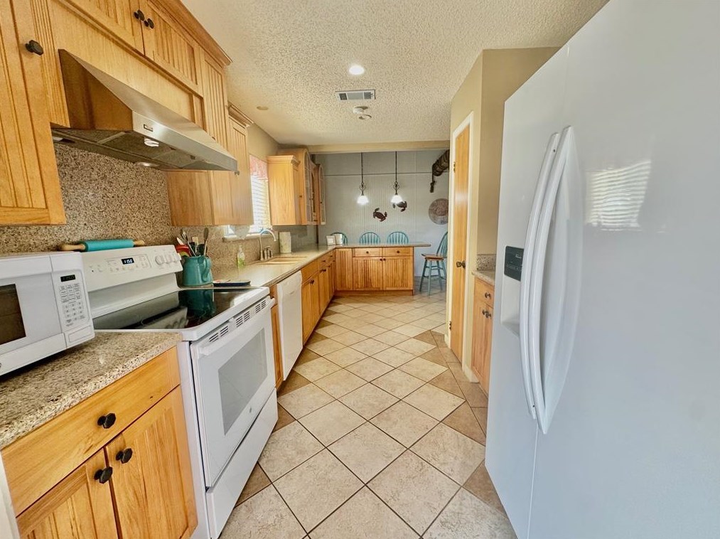 3511 Dominique Dr, Galveston TX 77551-1610 exterior