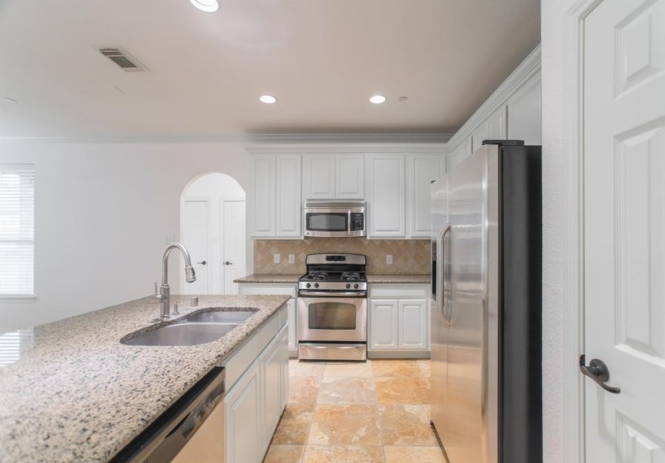 14 Innerwoods Pl, Spring TX  77382-1237 exterior