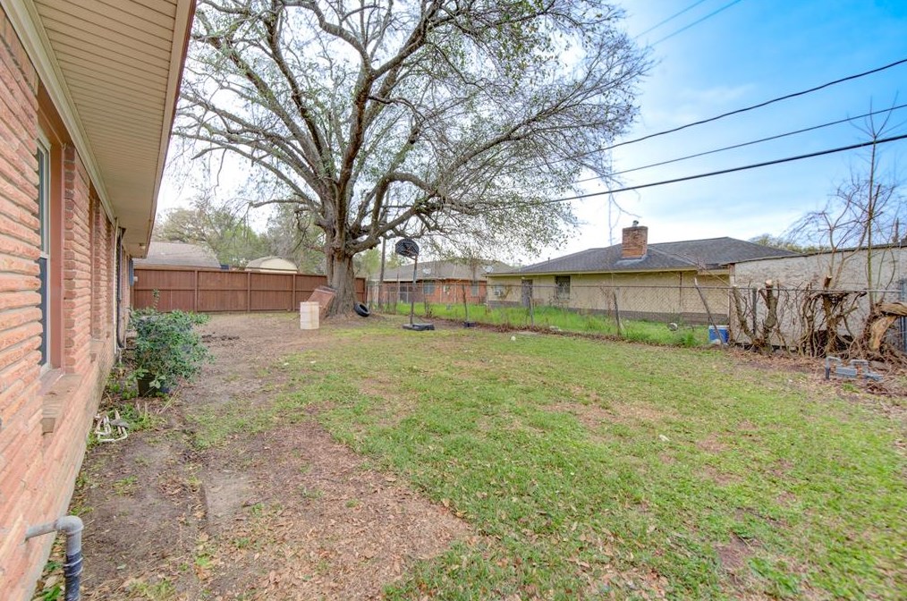 1905 Lafferty, Pasadena TX 77502-2310 exterior