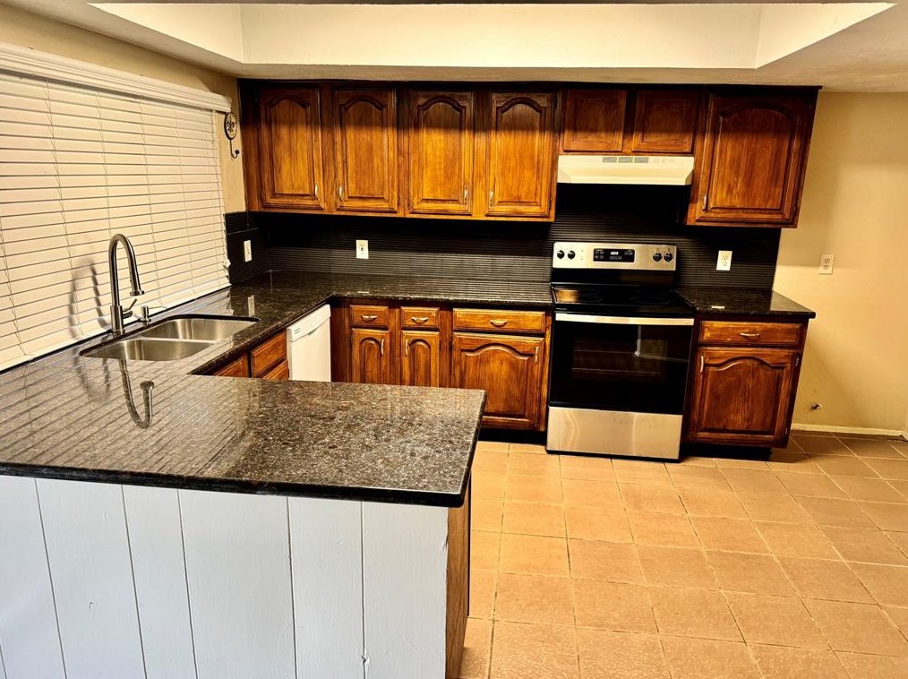 14207 Lourdes Dr, Houston TX  77049-4012 exterior