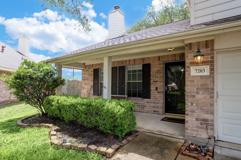 7203 Eldridge Meadow Ct, Houston TX  77041-1734 exterior
