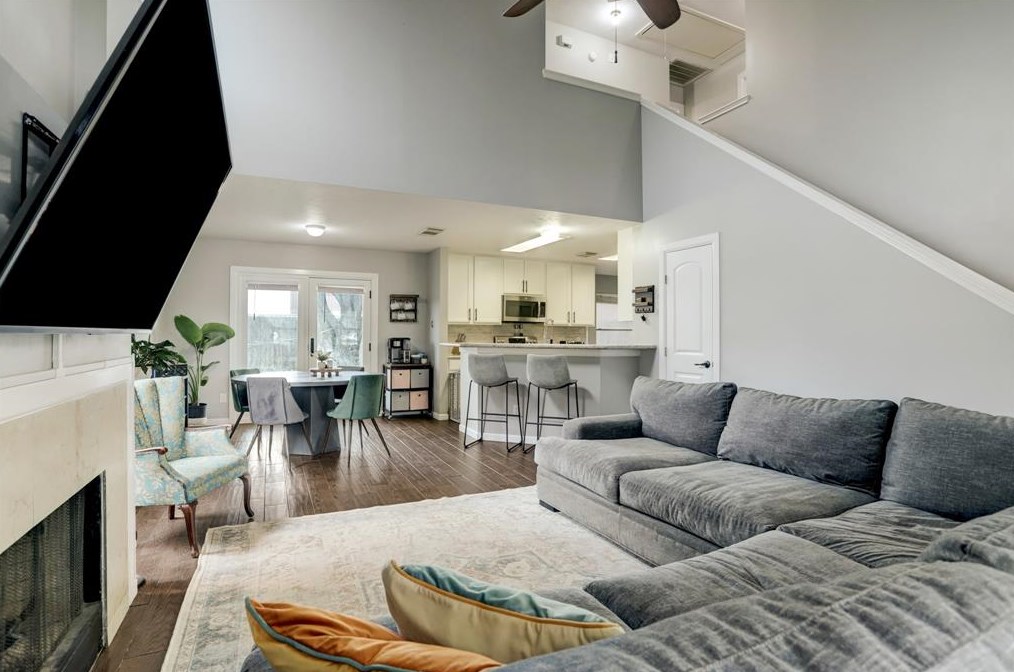7203 Eldridge Mdw Ct, Houston TX  77041-1733 exterior