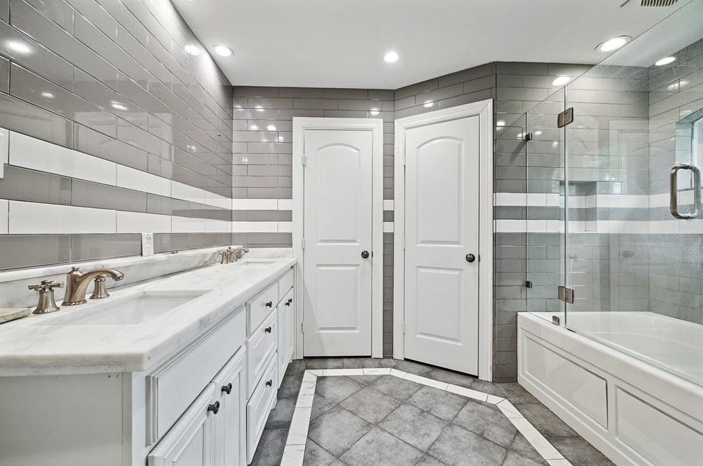 10811 Cranbrook Rd, Houston TX  77042-1323 exterior