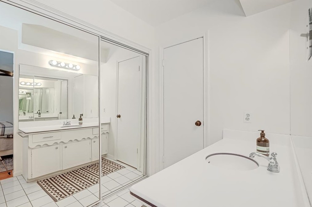 5718 Weeping Willow, Houston TX  77092-3339 exterior