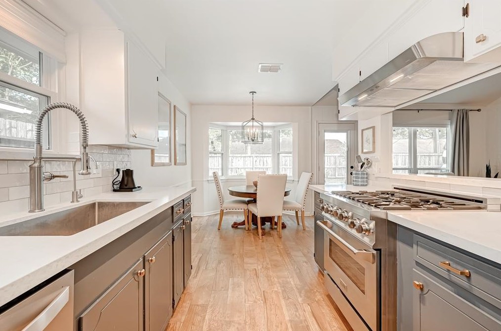 5718 Weeping Willow, Houston TX  77092-3339 exterior