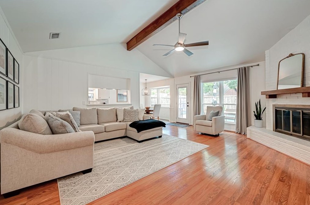 5718 Weeping Willow, Houston TX  77092-3339 exterior