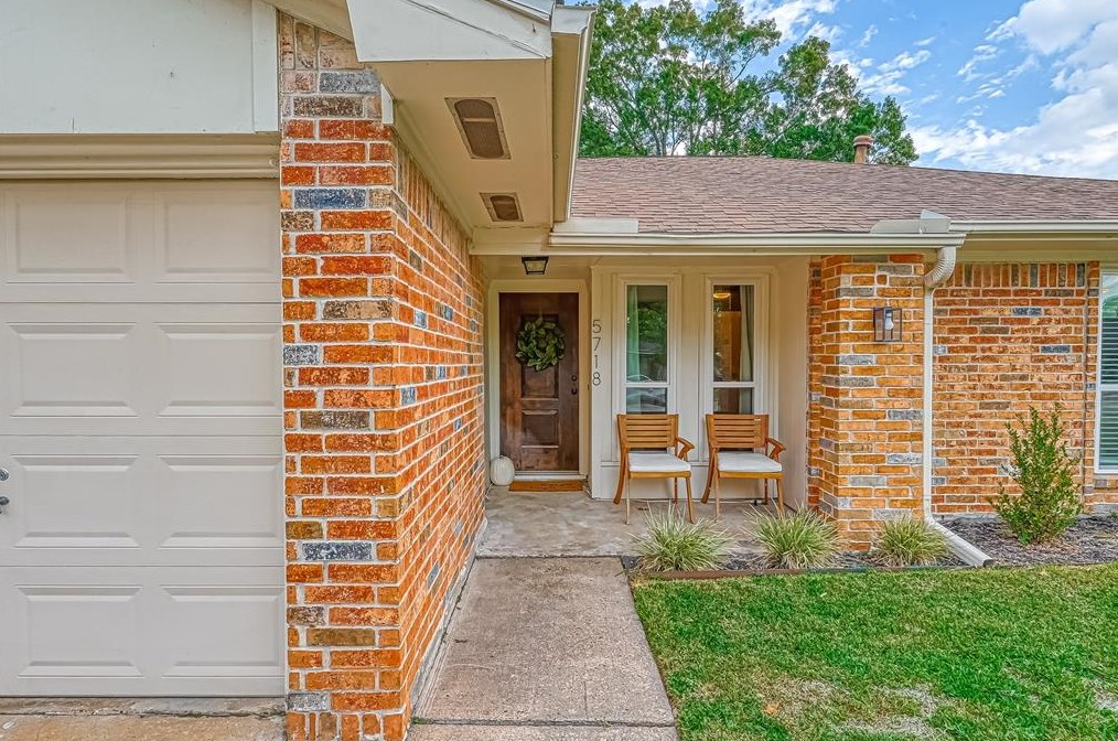 5718 Weeping Willow, Houston TX  77092-3339 exterior