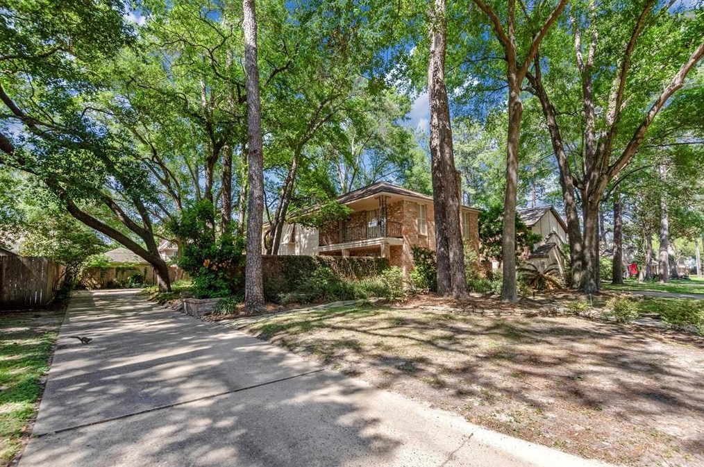 5514 Spanish Oak Dr, Houston TX  77066-2442 exterior