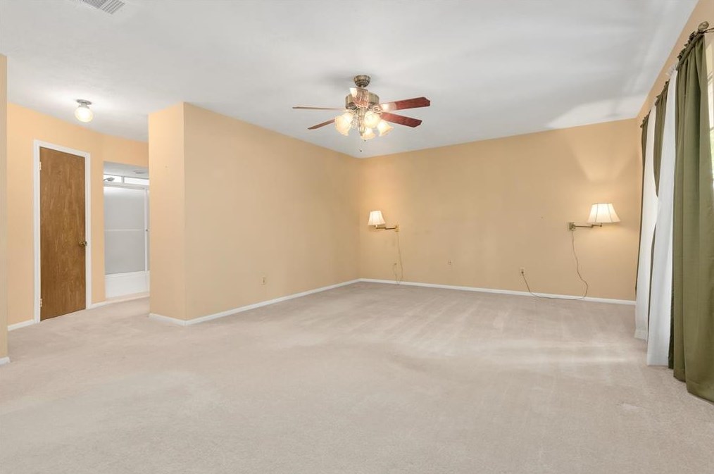 5514 Spanish Oak Dr, Houston TX  77066-2442 exterior