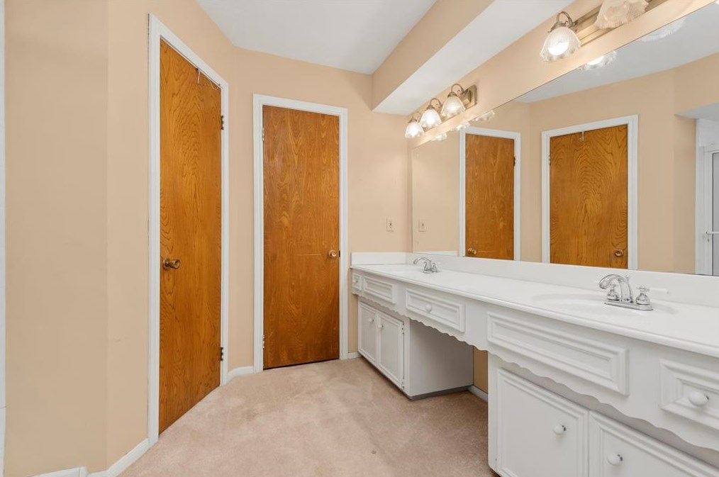 5514 Spanish Oak Dr, Houston TX  77066-2442 exterior