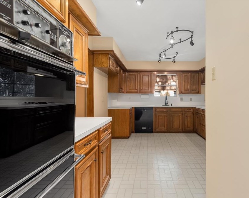 5514 Spanish Oak Dr, Houston TX  77066-2442 exterior