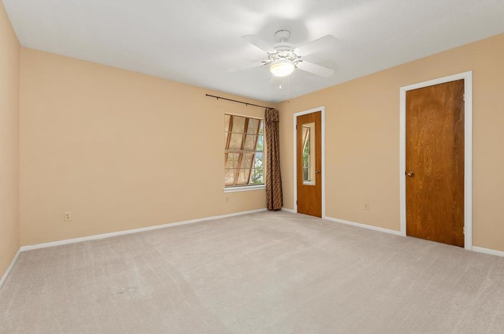 5514 Spanish Oak Dr, Houston TX  77066-2442 exterior