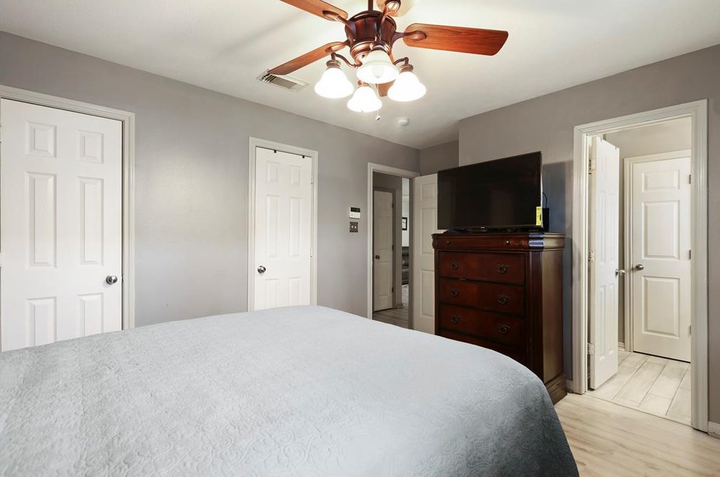 4929 Ricky St, Houston TX  77033-4303 exterior