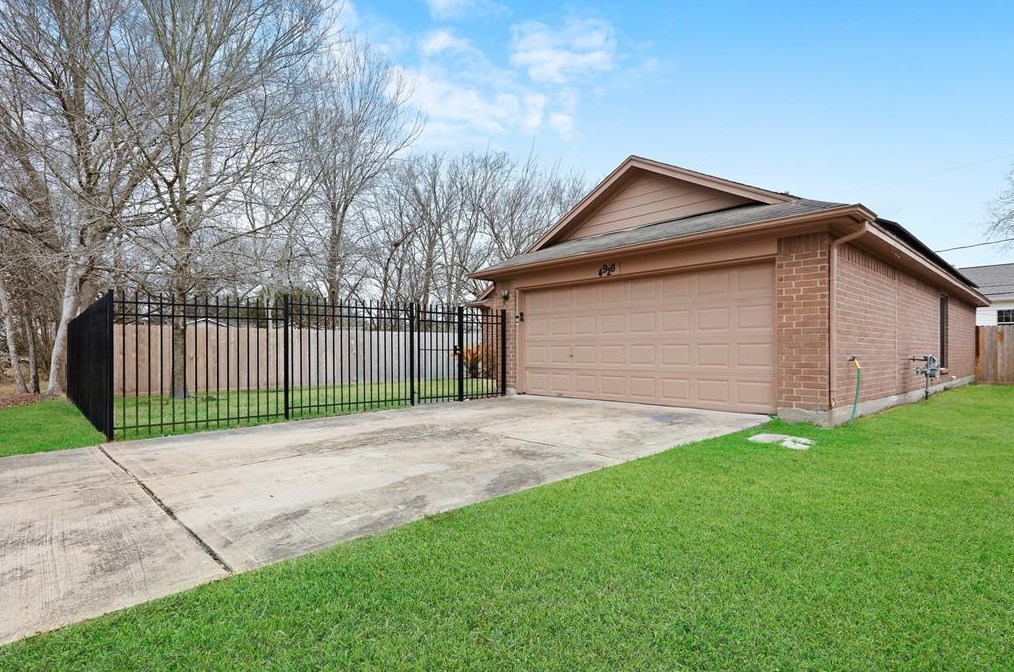 4929 Ricky St, Houston TX  77033-4303 exterior