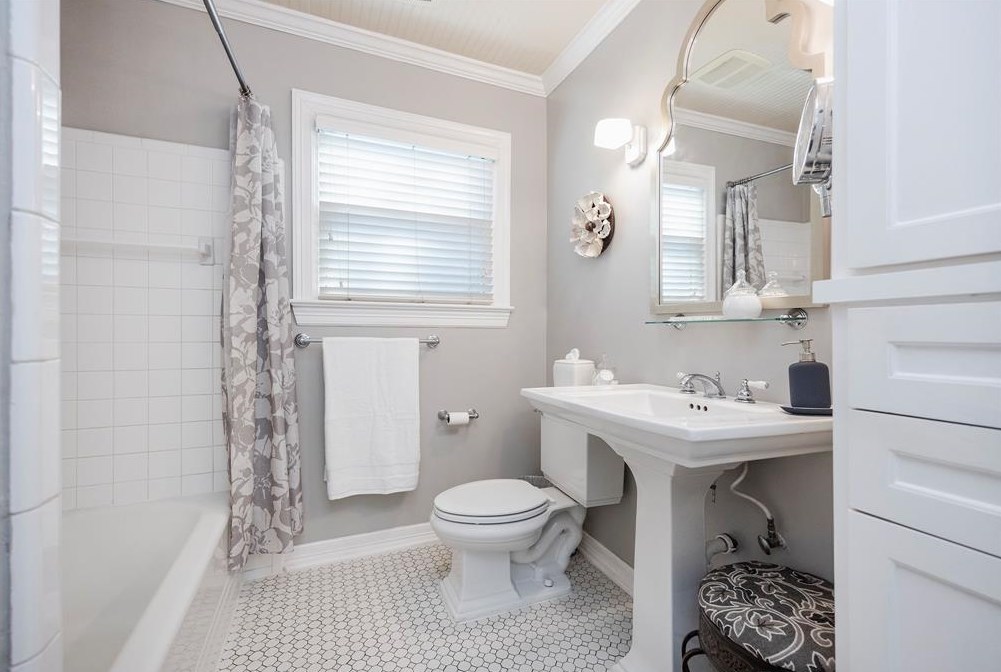 311 33 St, Houston TX  77022-5045 exterior