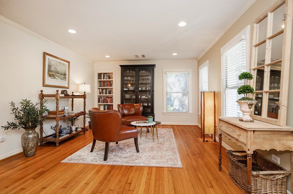 311 33 St, Houston TX  77022-5045 exterior