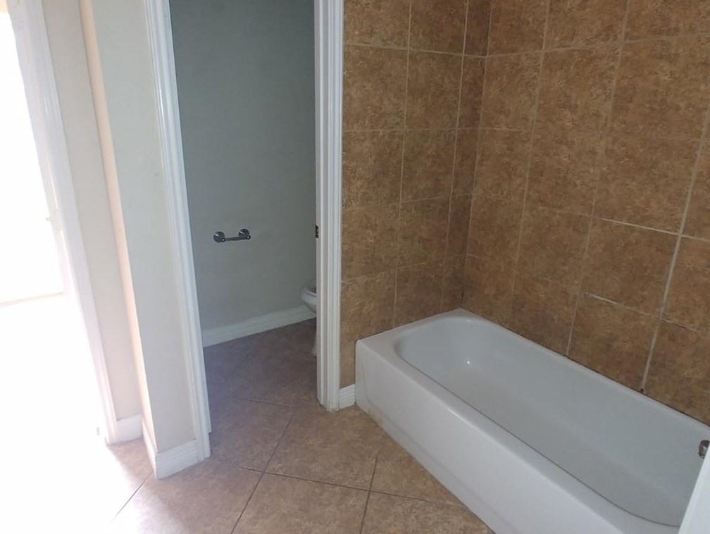 5016 Higgins St, Houston TX 77033-3231 exterior