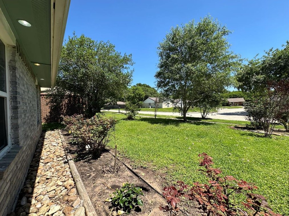 16766 Glen Eagle Dr, Conroe TX  77385 exterior