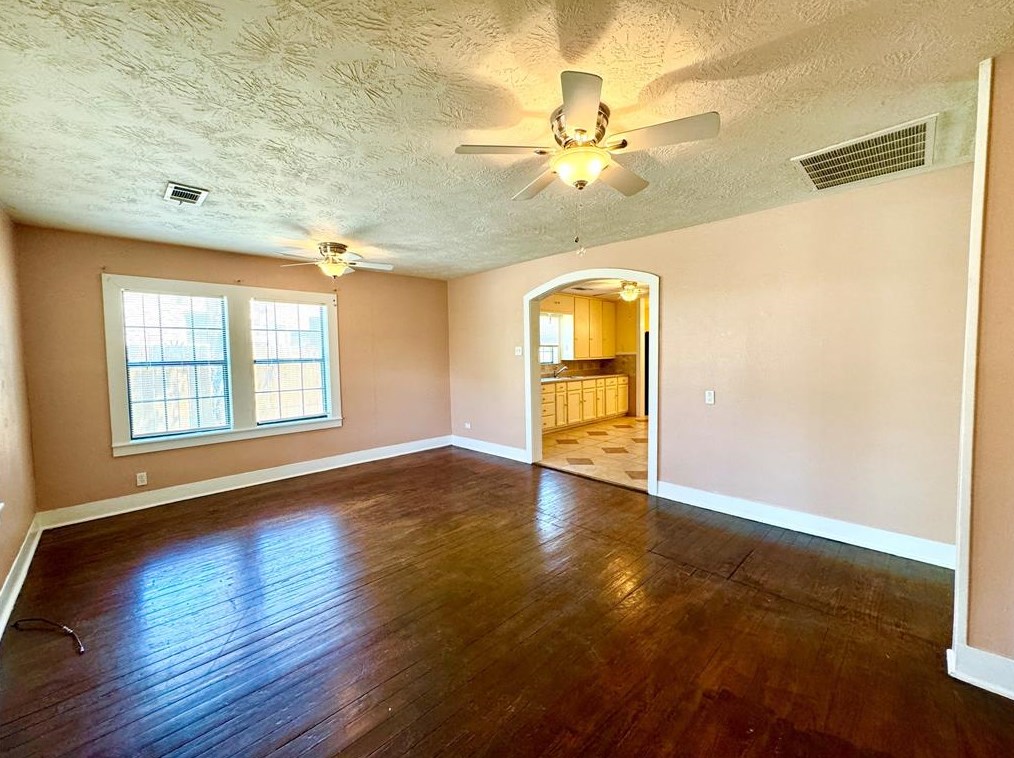 405 Baylor St, Brenham TX  77833-3784 exterior