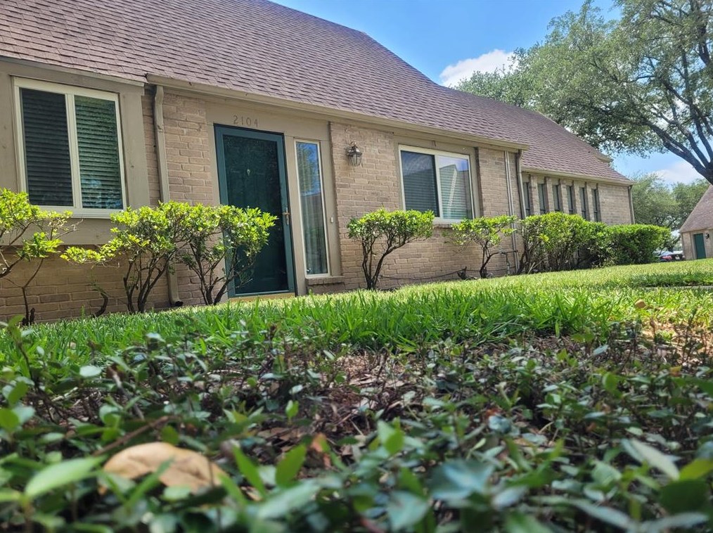 2104 Hazlitt Dr, Houston TX  77032-2060 exterior