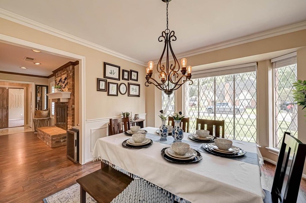 5614 Spanish Oak Dr, Houston TX  77066-2442 exterior