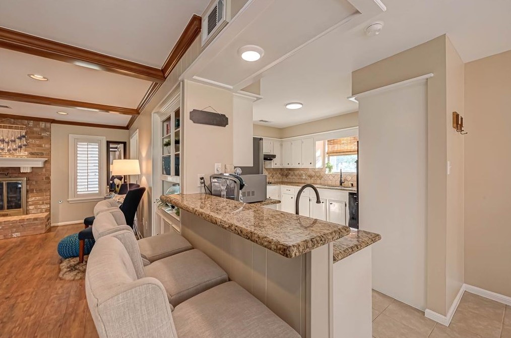 5614 Spanish Oak Dr, Houston TX  77066-2442 exterior