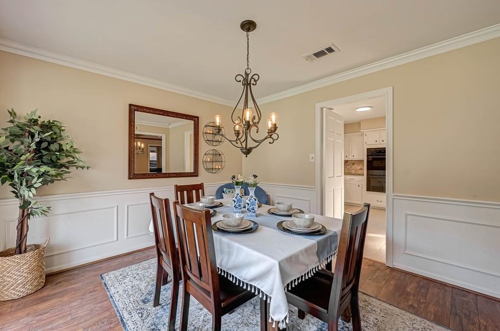 5614 Spanish Oak Dr, Houston TX  77066-2442 exterior