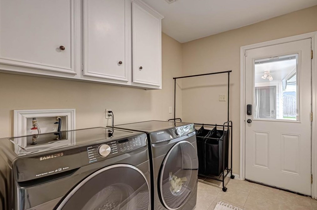 5614 Spanish Oak Dr, Houston TX  77066-2442 exterior