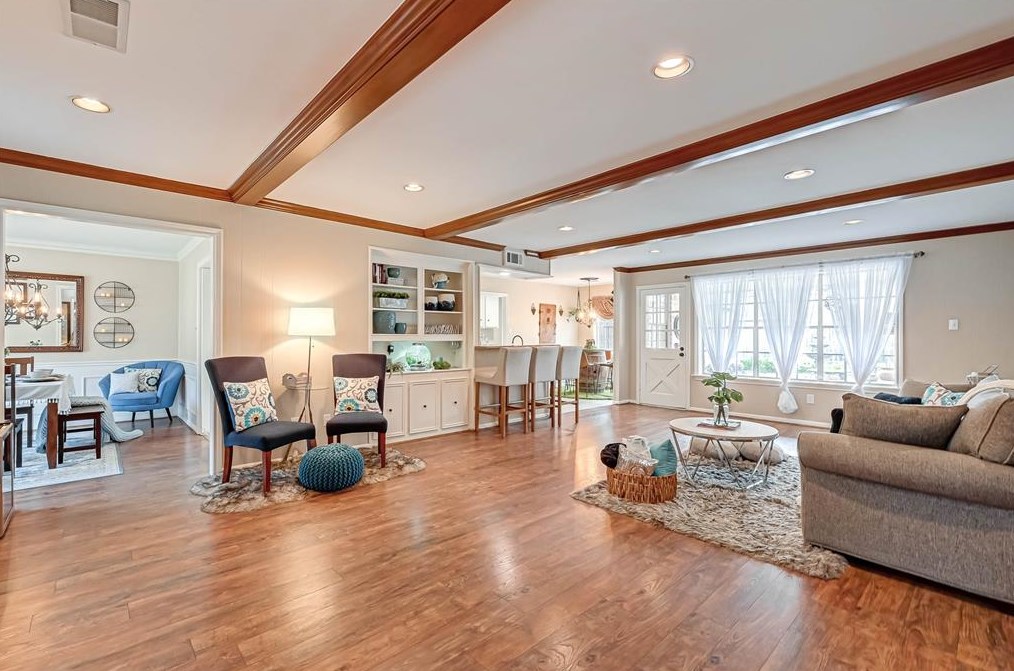 5614 Spanish Oak Dr, Houston TX  77066-2442 exterior