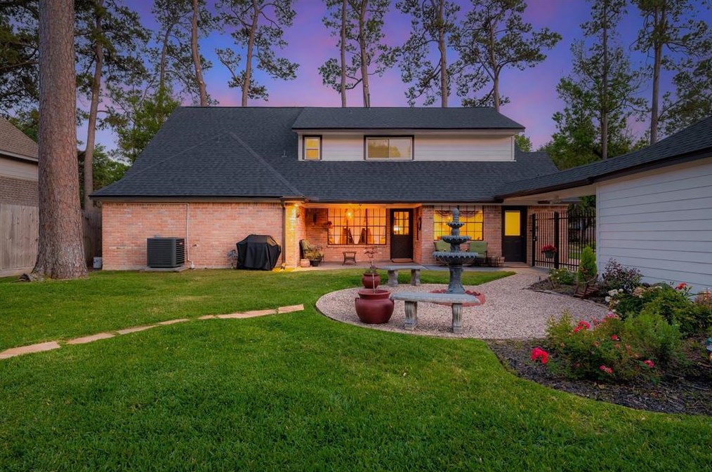 5614 Spanish Oak Dr, Houston TX  77066-2442 exterior