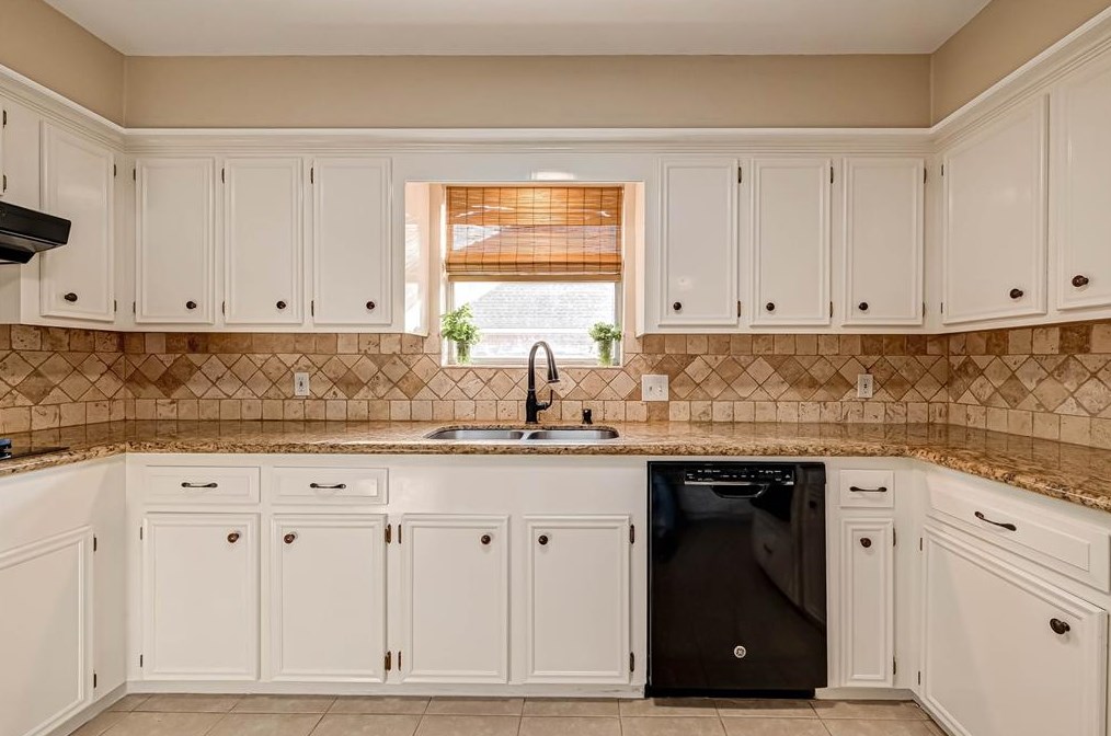 5614 Spanish Oak Dr, Houston TX  77066-2442 exterior