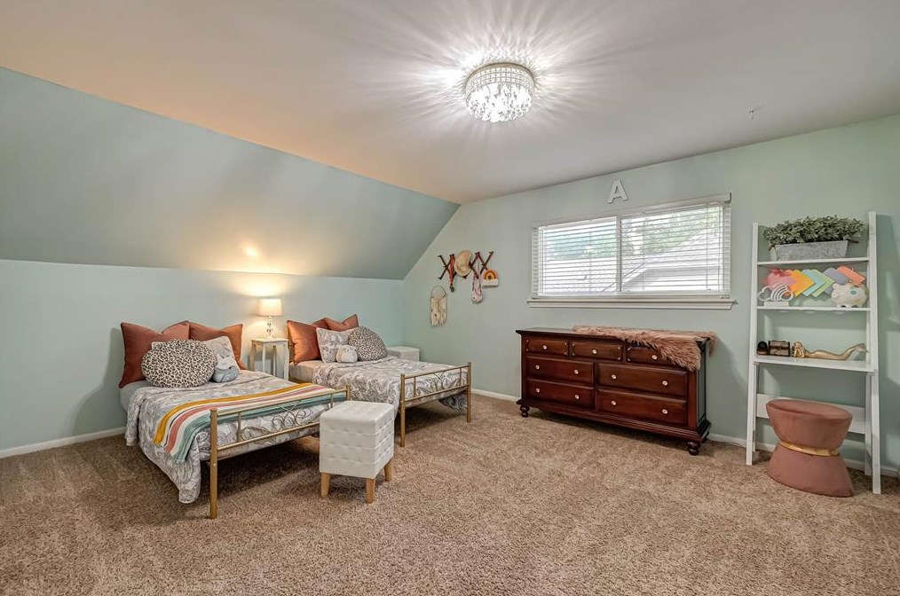 5614 Spanish Oak Dr, Houston TX  77066-2442 exterior