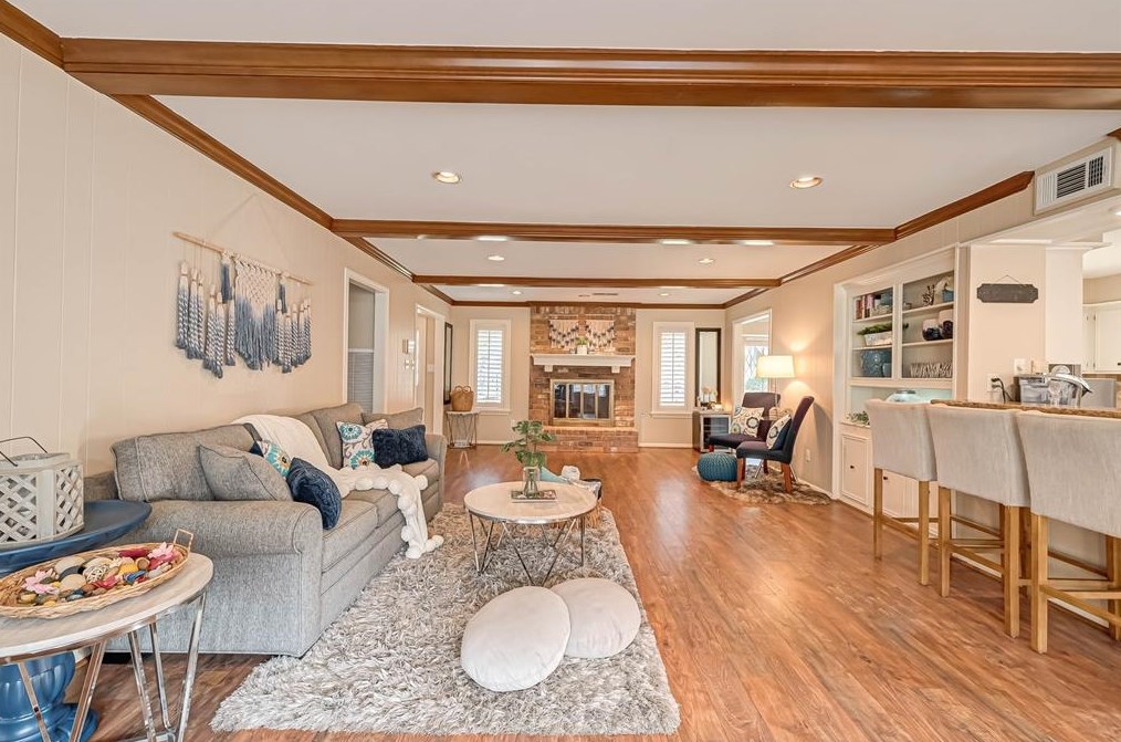 5614 Spanish Oak Dr, Houston TX  77066-2442 exterior