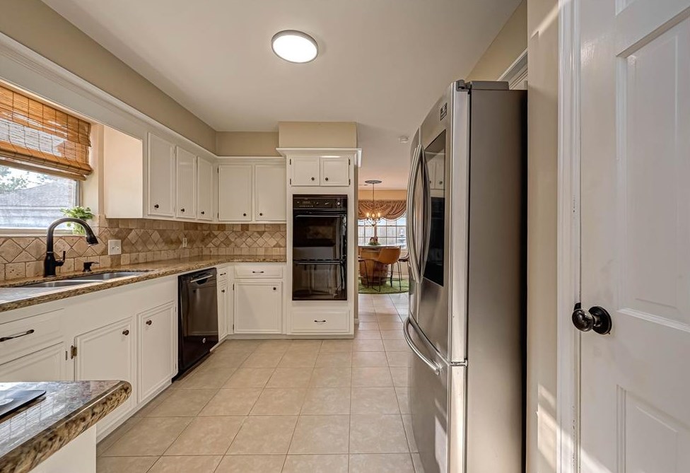 5614 Spanish Oak Dr, Houston TX  77066-2442 exterior