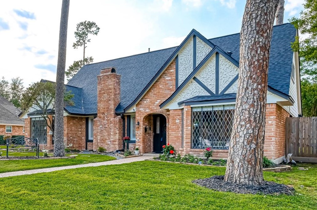 5614 Spanish Oak Dr, Houston TX  77066-2442 exterior