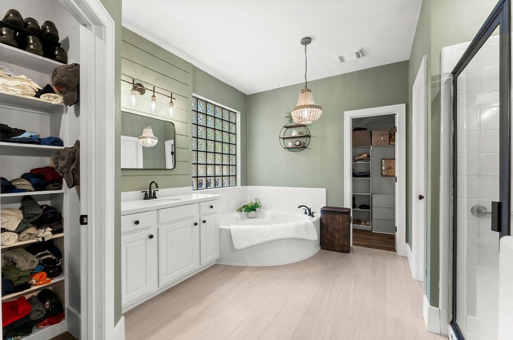 7 Broadweather Pl, Spring TX 77382-5004 exterior