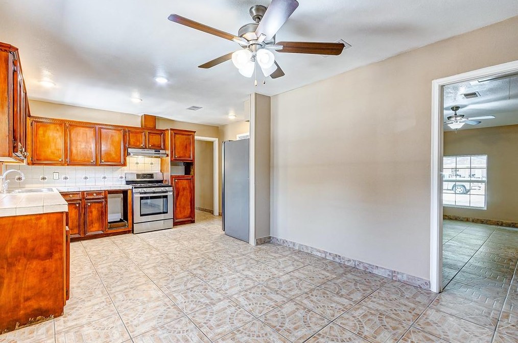 10537 Hinds St, Houston TX  77034-2926 exterior