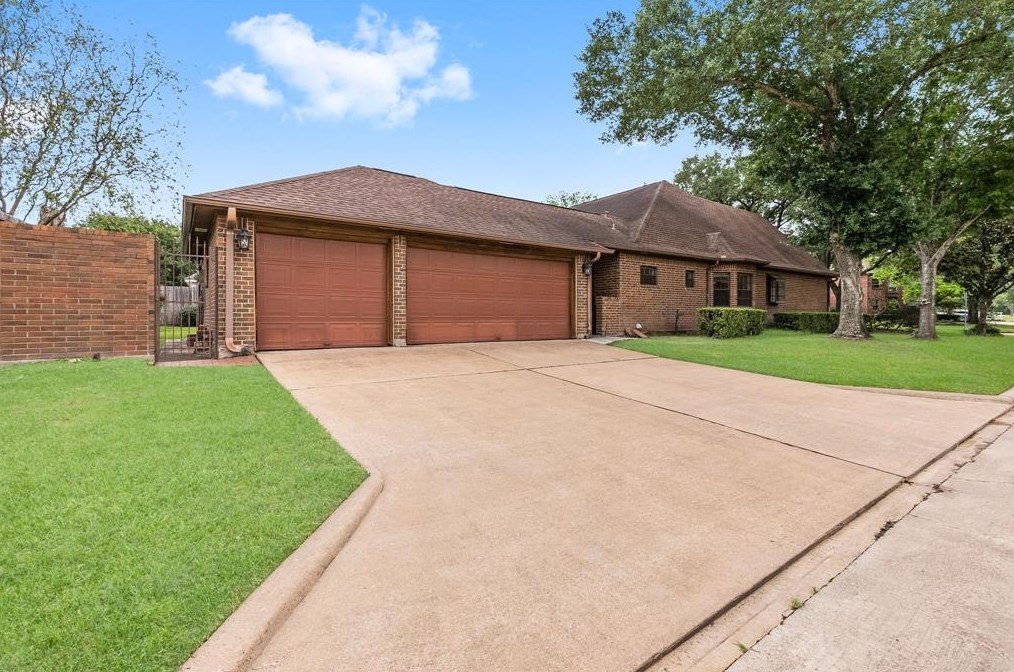 14982 Sandalfoot St, Houston TX  77095-2833 exterior