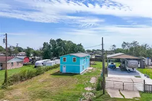 381 Center St, Matagorda, TX 77457 - Photo 3